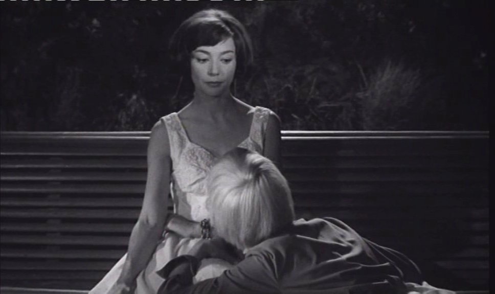 jl_lambert's tweet image. #EmmanuelleRiva  (24 février 1927 - 27 janvier 2017) 1/2

dans #ThérèseDesqueyroux où Georges #Franju distille les poisons de François #Mauriac

"Tu pleures Thérèse ? C'est à cause de moi que tu pleures ? Tu m'aimes, toi !"

+ #ÉdithScob