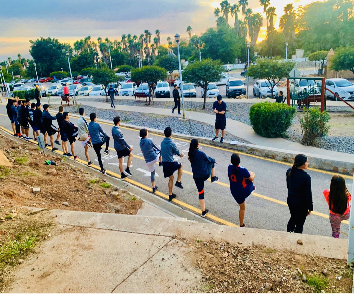 JRoblesMX's tweet image. Por esos 90 maravillosos minutos en los cuales vives para disfrutar. Por esos 5400 segundos de humildad, esfuerzo, ambición, superación, respeto y trabajo en equipo: la sesión de entrenamiento. Un día más en la oficina. 📋🖋

#SerEntrenador #LifeStyle #Taining