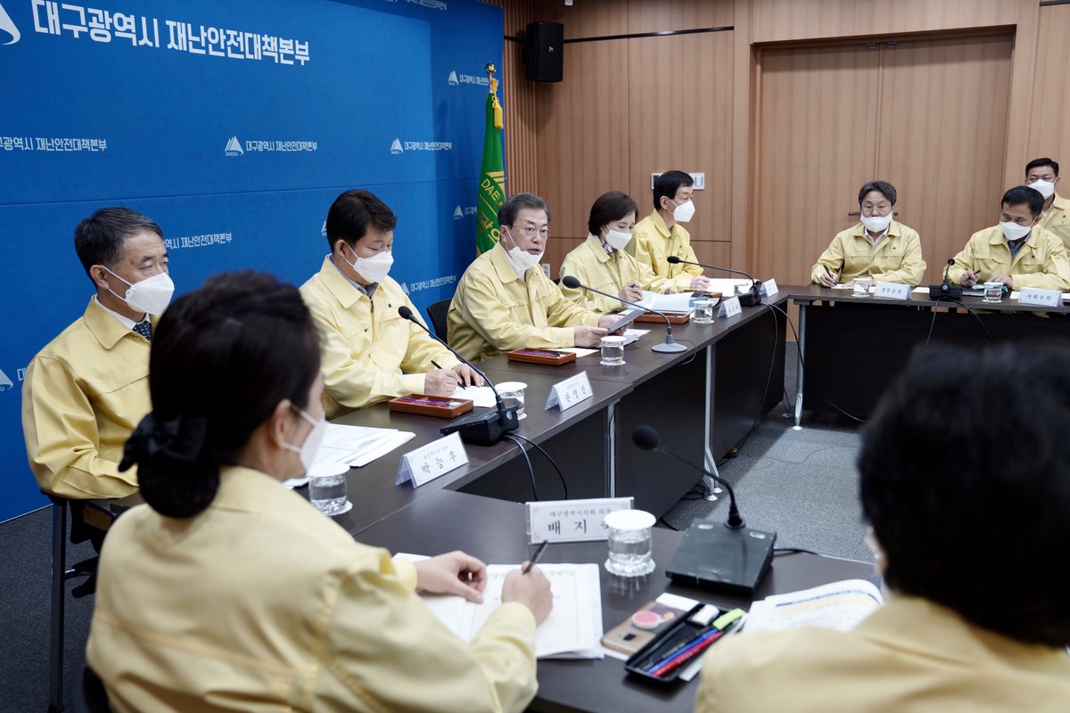 대구·경북 시민 여러분, 힘내십시오. 우리는 코로나19를 충분히 극복할 수 있고 반드시 이겨낼 수 있습니다. 다함께 힘을 합치면 넘어서지 못할 일이 없습니다. 정부도 국민도 모두가 대구·경북과 함께하고 있습니다.

www1.president.go.kr/articles/8166