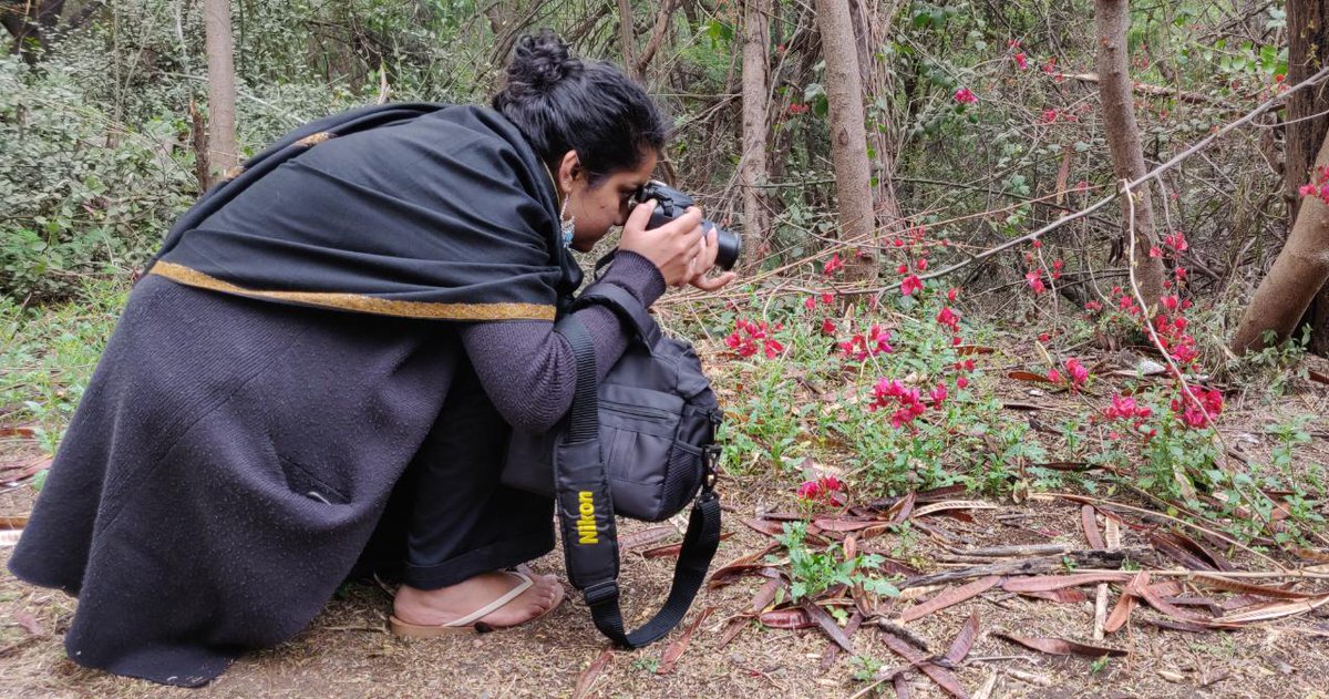 theejchronicle's tweet photo. During the visual storytelling workshop , students of EJ went for two photo walks, under the guidance of the resource person @TabeenahAnjum. Students learnt the basics of camera and interpretation of photos into the text . #Photowalk #LifeatEJ https://t.co/ldNqB9GtVx