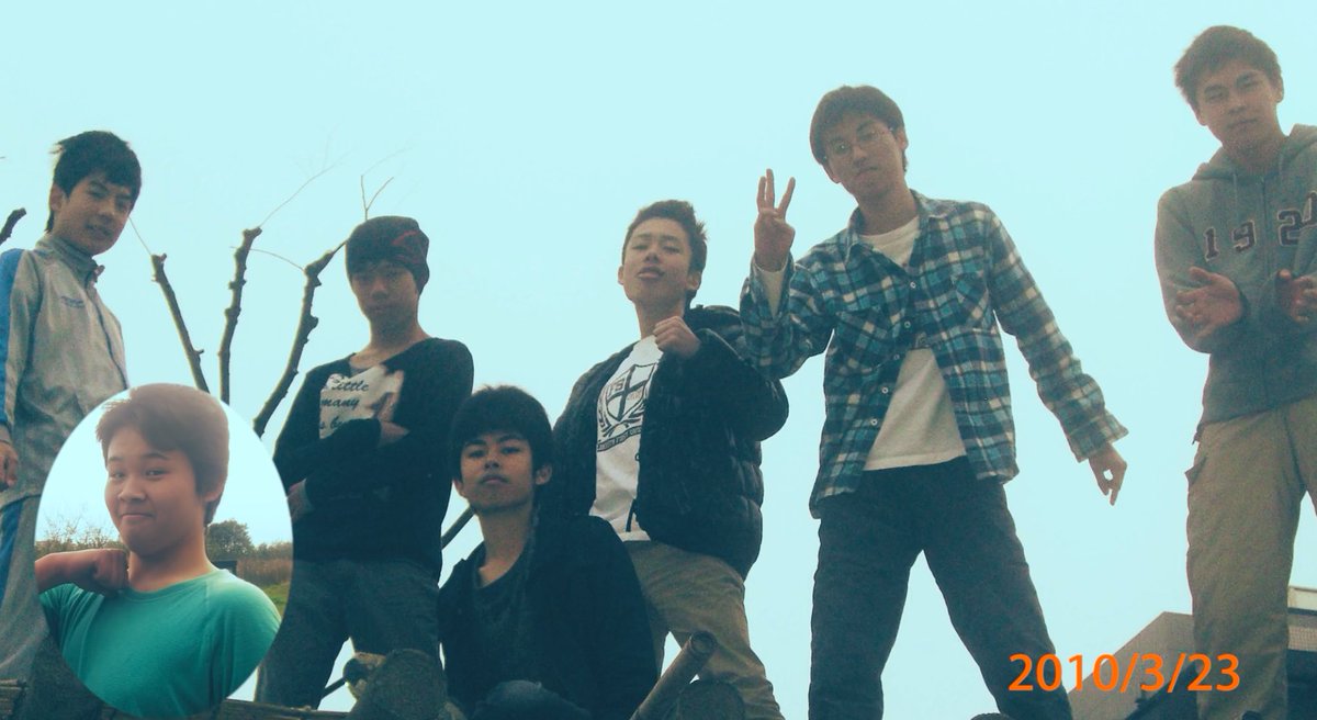 ndahoFischers's tweet photo. 中学の友達グループがフィッシャーズって名前になって今日で10年が経ちました❗️

まさか10年後動画クリエイターとして総再生日本一🇯🇵1万人で鬼ごっこしたりテーブルいっぱいのご飯頼めるようになるなんて今でも毎日不思議で、その分幸せだなって感じてます☺️
でもこっからだぜ✊
#フィッシャーズ10周年 https://t.co/RF9j8zdZXk