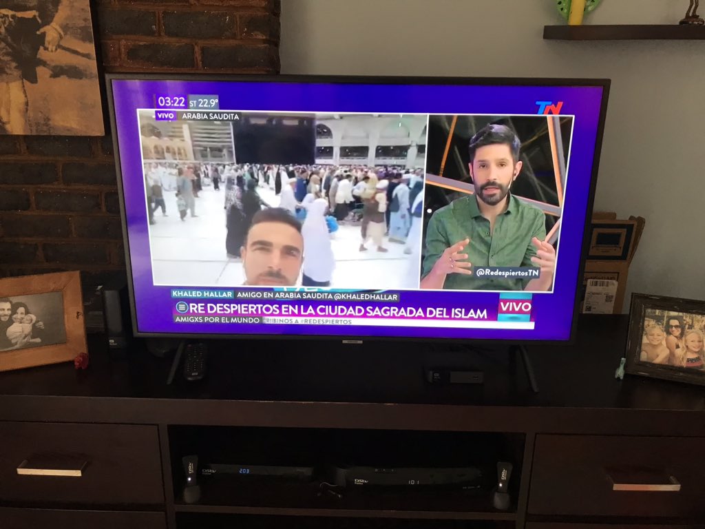 ClauRussoB's tweet photo. @khaledhallar @todonoticias Te estoy viendo Khaled!! Felicitaciones y disfruta de tu viaje con la familia!! 🕋💫🙌🏻 https://t.co/s6pGNmYXcv