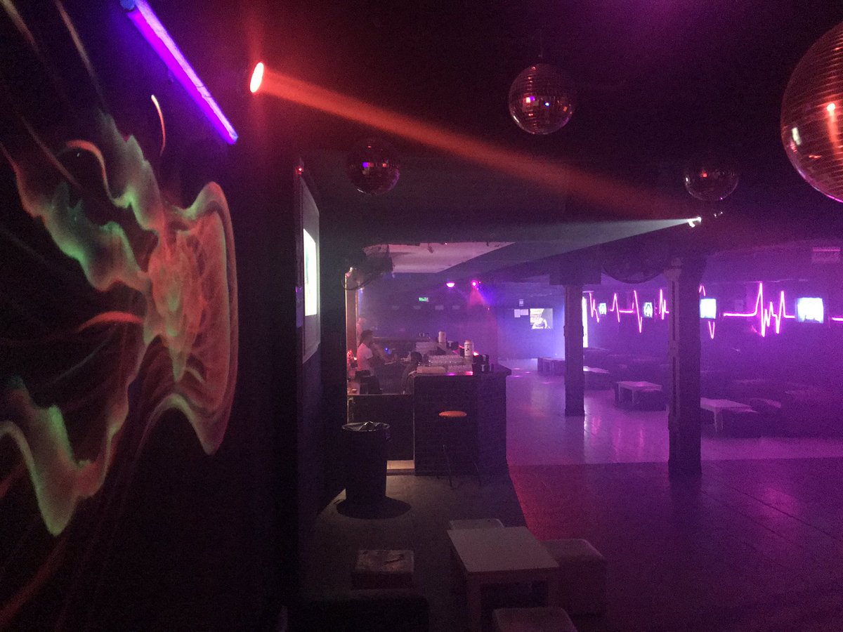 pablitogarciadj's tweet photo. Aturdido espíritu.

#elbarvaro #carnaval #eltemplo #templo #dj #deejay #djresident #djresidente #noche #sonido #musica #baile #luz  #luna #sol #verano #salida #amigos #findexxl #viernes #sabado #domingo #lunes #cachengue #defiesta #fiesta #pioneer #pioneerdj #serato #mac https://t.co/Igdc5nHFst