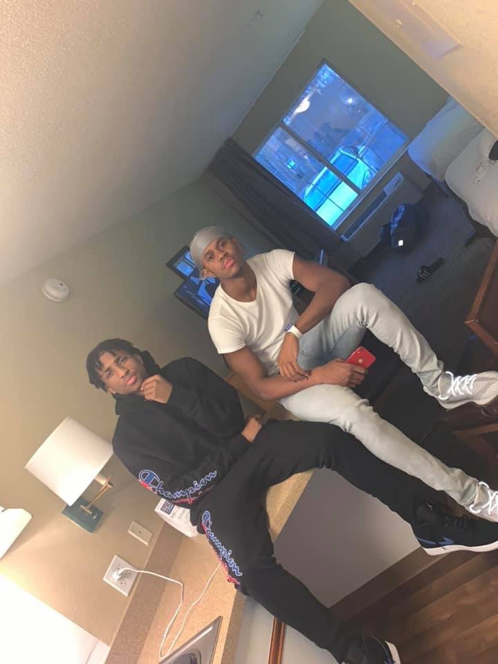 iAmCooke_'s tweet photo. Twins 💰 https://t.co/6CF15GPXKl