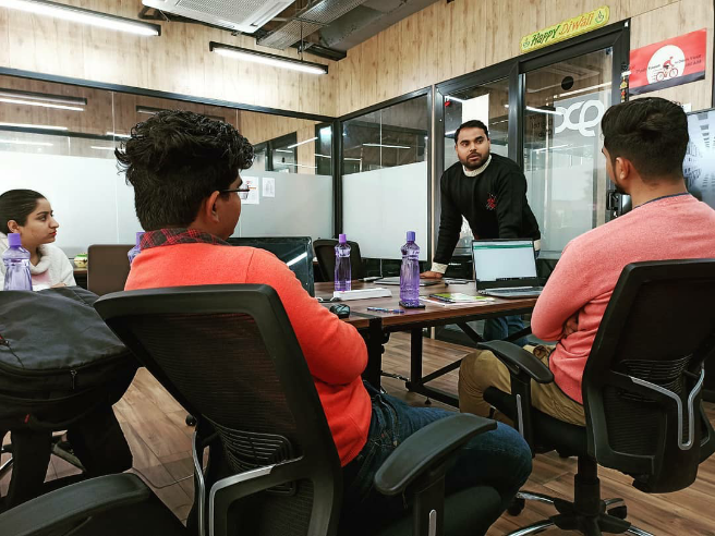 GouravBhardwaj_'s tweet photo. "What is the premier piece of advice I give my students to stay focused?
The passion that you are working day and night will soon turn out dry if you are not residing in a motivating environment. Mindset that matters #StopAvoidingStartSolving
#GouravBhardwaj #timemanagement https://t.co/AkFJB5Ztj4