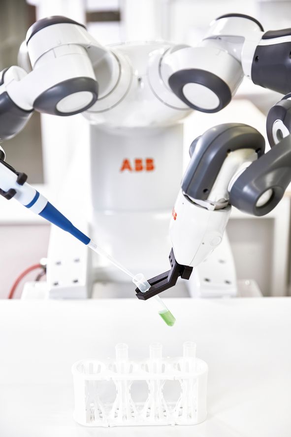 abbdeutschland's tweet photo. Die #Digitalisierung bringt fundamentale Veränderungen mit sich. Mit welchen Ideen, Initiativen, Produkten, Projekten und Lösungen wir die digitale Transformation der Industrie gestalten, erfahrt ihr im #Technologie-Magazin #ABB_Review: https://t.co/9nDCEKoQul #ABB_Ability #ABB https://t.co/UxmivoAF03