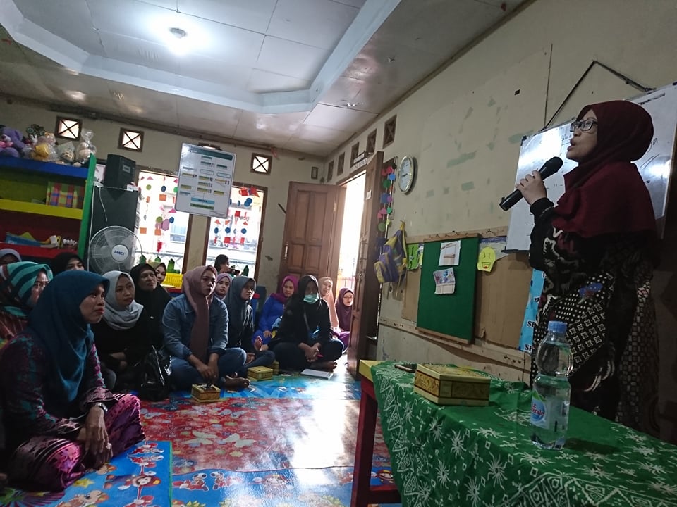 PAUD  Cempaka 03 jalan Binong Jati RT 01/03, pada hari kamis 13 Februari 2020 dalam acara parenting dengan tema “ Pola Pengasuhan Anak yang Sesuai dengan Zamannya” bersama Ibu Novita Ekawati , S.Psi, 
ulasan lengkapnya di 
FB :Community care Mutiara Bunda
IG@Comcare_mutbun