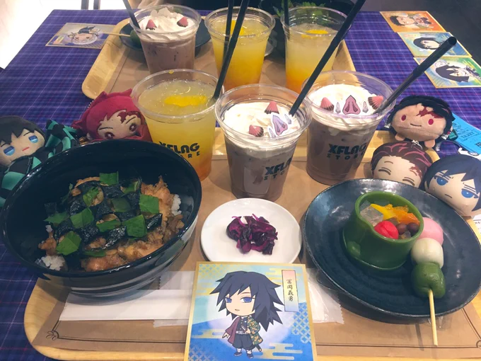 鬼滅のモンストカフェ行ってきました〜!取り敢えずアクキーと色紙どちらも義勇と炭治郎揃えて帰れたので満足! 