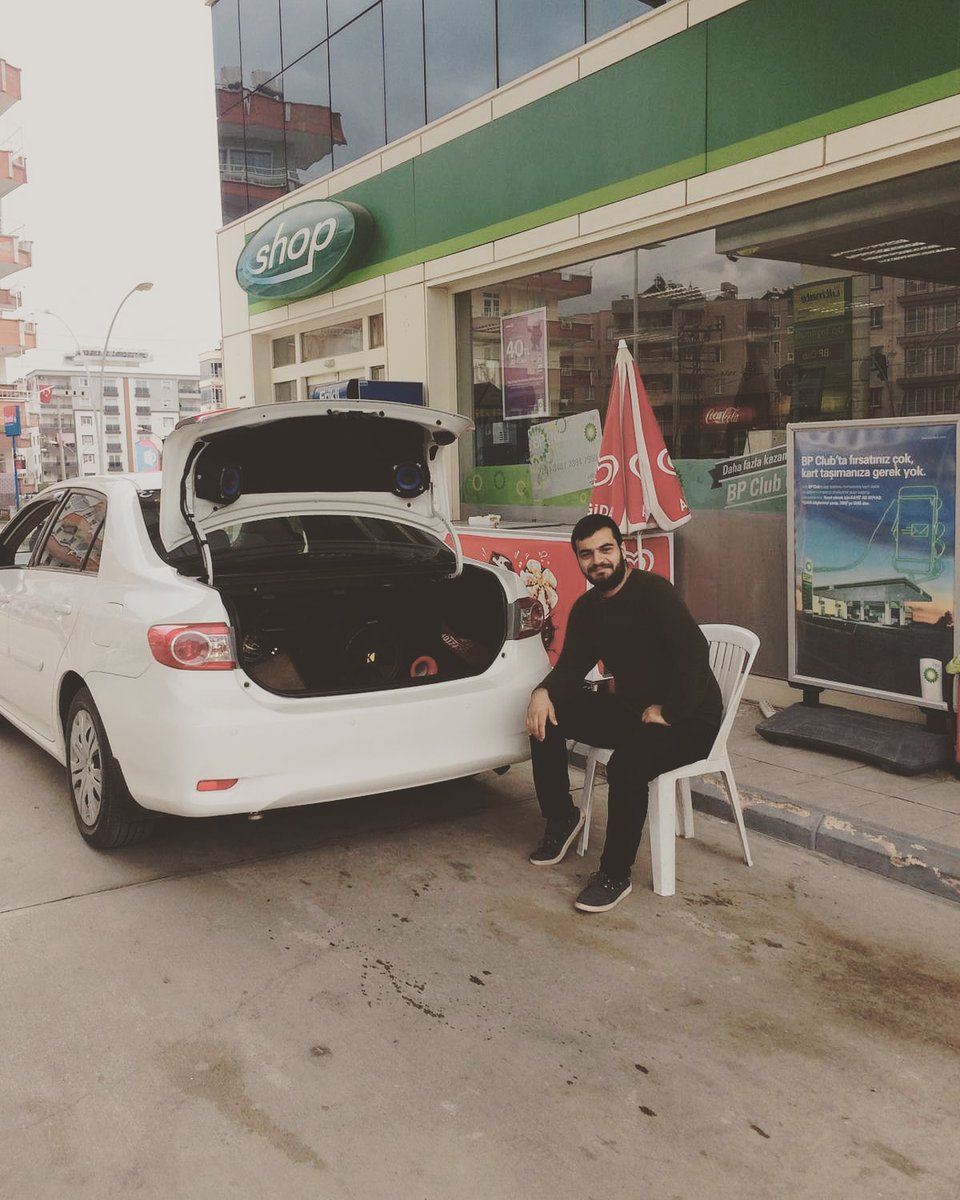 Gülümse cekiyorum dedim gülümsedim çekemediler