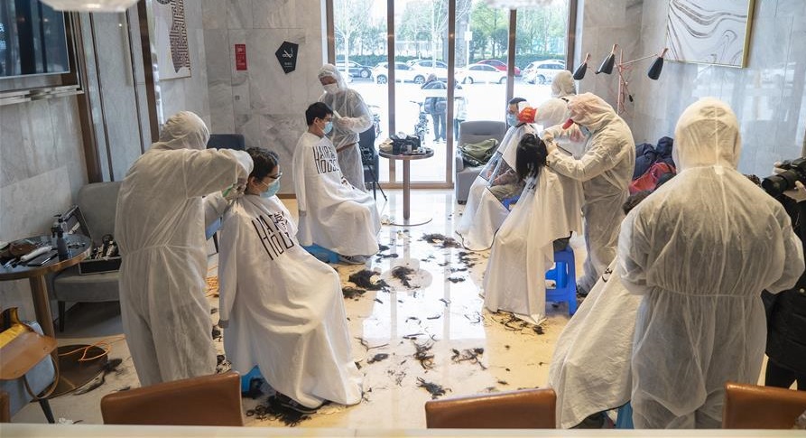 CCTV's tweet photo. Five barbers provided free haircut service for members of medical team fighting against the novel coronavirus outbreak at Hankou Hospital in Wuhan as Monday marks Longtaitou Day, a traditionally busy day for haircut to bring good luck. #CombatCoronavirus #ChinaStyle https://t.co/3apnXq44gk
