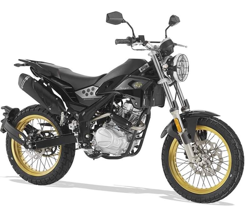 MotosSoal's tweet photo. LaTango Scrambler es otra de esas #motos diferentes y originales de #Rieju. Esta nueva Tango 2.0 ha presentado una nueva versión que toma su inspiración estética en la Century, comparte colores y el logotipo clásico
https://t.co/HPuUSS0JBU #soalmotos #motos #motocicleta #scooter https://t.co/Y1035bbGvS