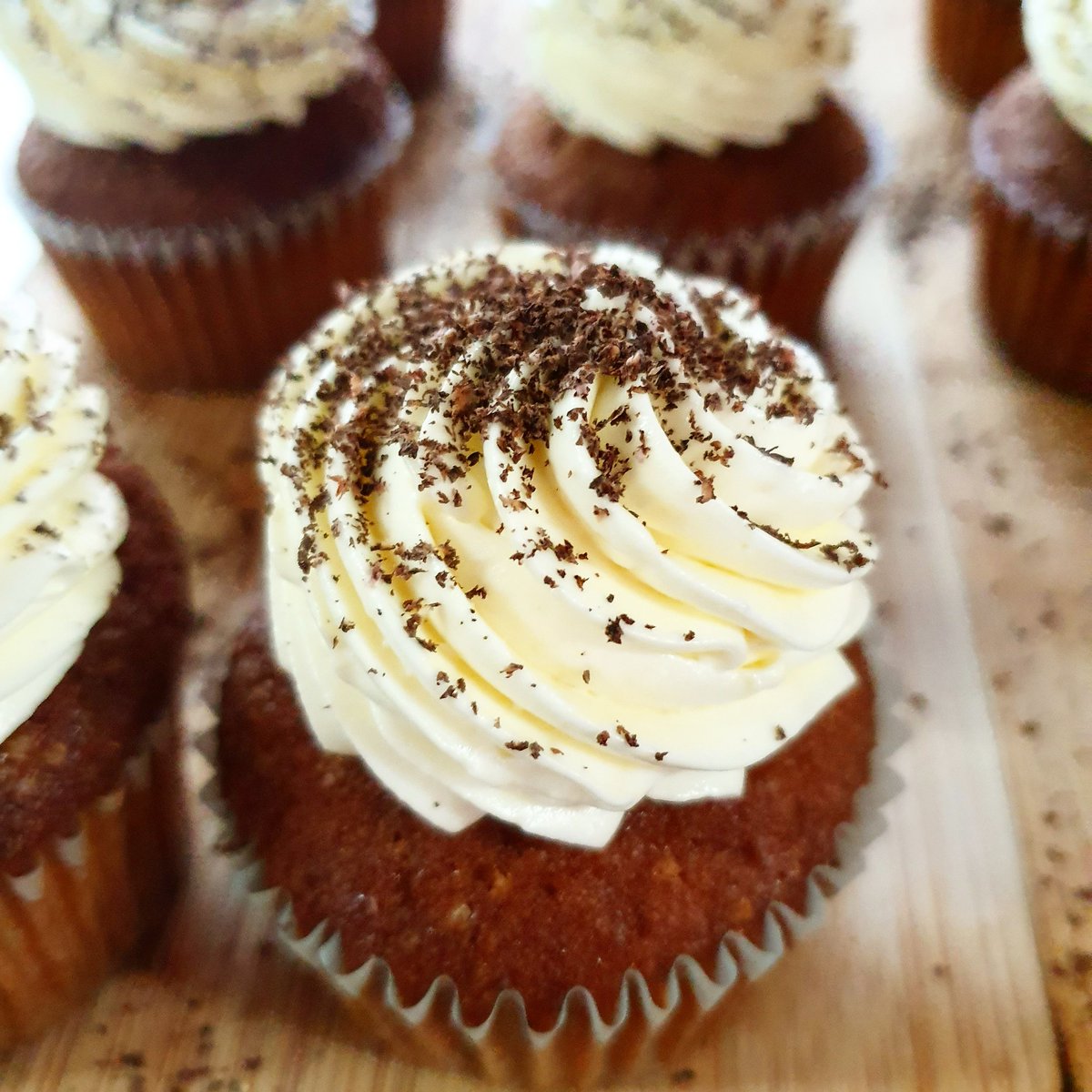 Kupcakewrangler's tweet photo. Cream cheese and koko Samoa frosting on a coffee cake is what we're drooling over atm. Find this new flavour and 4 more at @niugrillz in the dessert cabinet along with some super yummo GF brownies

#ladykupcake #kokosamoa #creamcheesefrost #coffee #kupcake #peaceloveandkupcakes https://t.co/EKfJJXQNSx