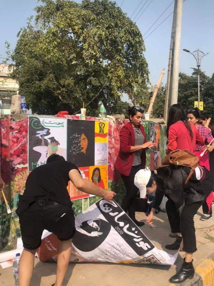 AminMagsiAdv's tweet image. عورت مارچ کی بھرپور تیاریاں جاری ہیں جبکہ بلوچستان میں طالبات پر تشدد ہوتا ہے انہیں گرفتار کیا جاتا ہے ان کیلئے عورت مارچ ایک لفظ تک نہیں بولتے۔ برگر بچے عورت مارچ کی تیاریاں کر رہے ہیں تاکہ 8 مارچ کو تماشہ کرنے کا بھرپور موقع ملے۔

#releasebmcstudents