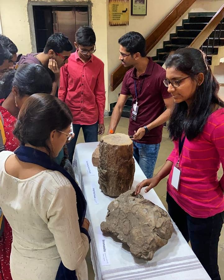 sanshodhanindia's tweet photo. Demos and exhibits on 'Life: Earth & Beyond' at 4th Pune Science Film Festival. #punescififest #PSFF2020 #pune #lifescience #foldscope #CitizenScience @theysslab @ari_pune @NCCS_Pune @NFAIOfficial @DBTIndia @IndiaDST @IISERPune @TeamFoldscope https://t.co/4DSi3bxJdV