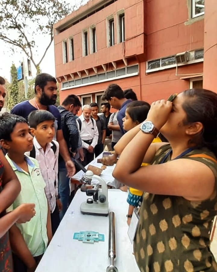 sanshodhanindia's tweet photo. Demos and exhibits on 'Life: Earth & Beyond' at 4th Pune Science Film Festival. #punescififest #PSFF2020 #pune #lifescience #foldscope #CitizenScience @theysslab @ari_pune @NCCS_Pune @NFAIOfficial @DBTIndia @IndiaDST @IISERPune @TeamFoldscope https://t.co/4DSi3bxJdV