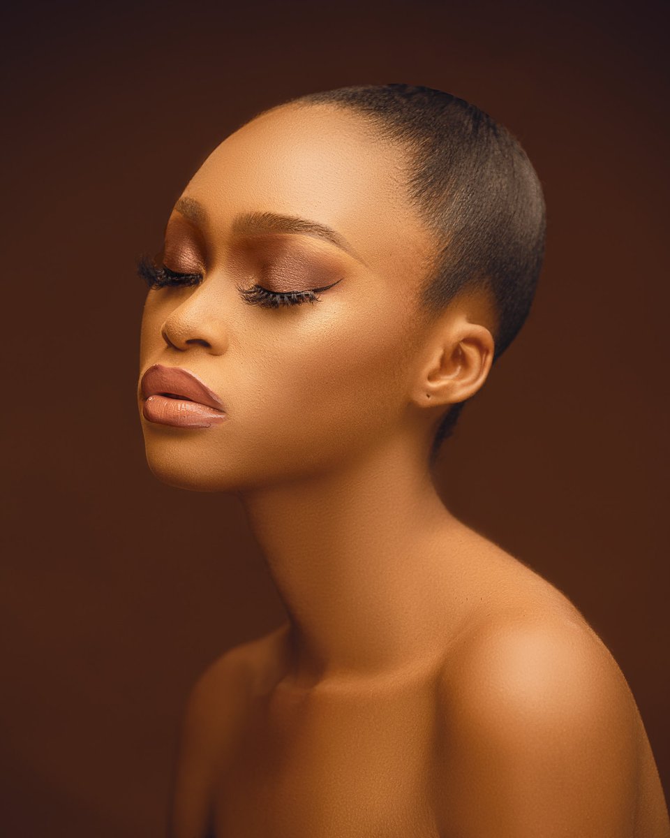 moh_visuals's tweet photo. Portrait it’s one of my thing. #portrait #portraitphotography #portraits #campussnap #capturedgh #bellanaija #sleekandfloxy #model https://t.co/SRRwHFBuNV