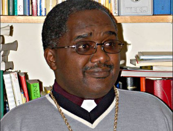 MwananchiNews's tweet image. “Kuomba bila kufanya kazi ni sawa na ushirikina. Ni sawa
na kusema amani, haki, tume huru vije kama muujiza wa
kukanyaga mafuta ya upako. Mungu tunayemwomba hajatunyima haki, amani, uchaguzi huru na wa haki.” Askofu Benson Bagonza. Soma zaidi&amp;gt;&amp;gt; bit.ly/32uDVzt