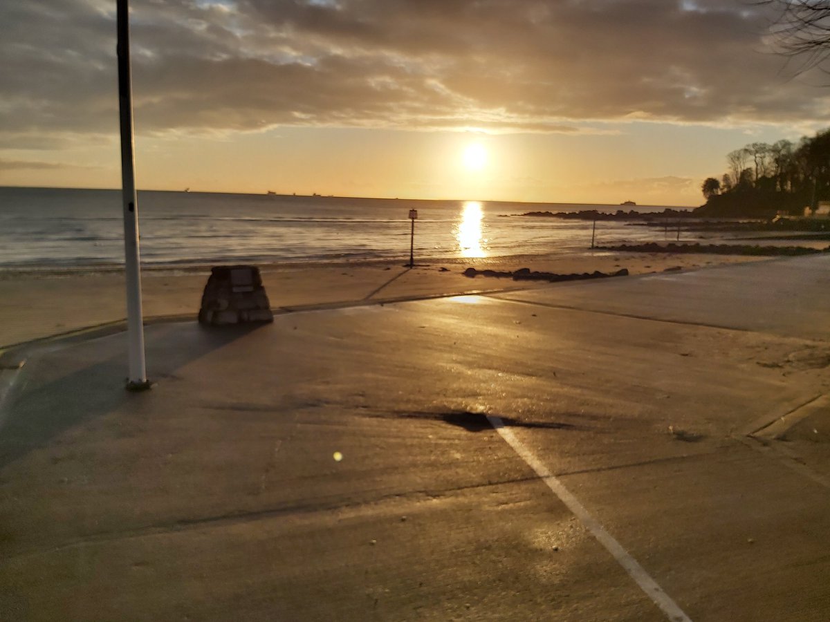 RAttrill's tweet photo. A beautiful morning at Seagrove Bay #isleofwight https://t.co/DJd88L3Usm