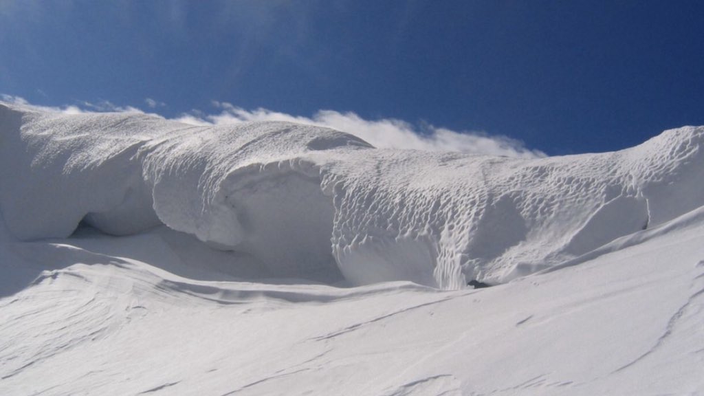 Sea waves? 🌊 No,snow ❄️wave.#February2020 #AspenTop #Sky #Colorado #photography #photo #photooftheday #lifestyle #PHOTOS #PhotographyIsArt #photobook #photographer #photographers #ski #mood #snow #waves #verycold #goodnight #lovemountain #lifeisgood #kisses