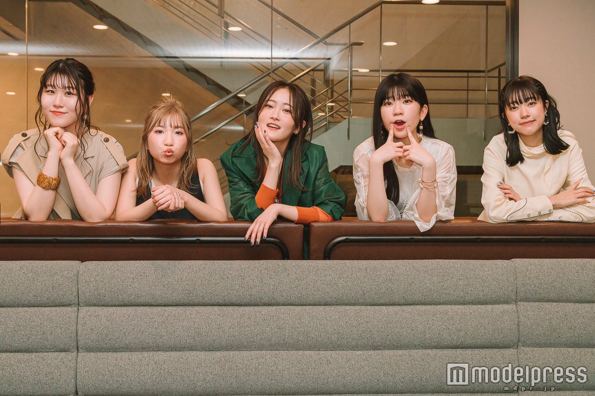modelpress's tweet photo. 【このツイートをRT✨】

Little Glee Monsterの直筆サイン入りチェキを2名様へプレゼント😍🎁

〆切：3/11 正午

@LittleGleeMonst #BRIGHTNEWWORLD 

応募フォームはモデルプレスアプリのみで限定公開！
DLしてね👇
https://t.co/0w45Bq7PY9 https://t.co/GJyjw6vORx