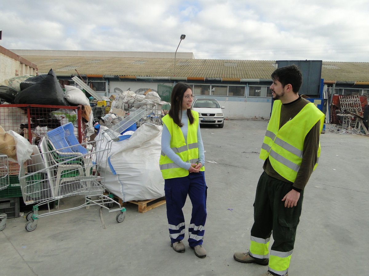 Ana, Daniel e Inma, compañerxs de Garantía Juvenil, tuvieron sesión formativa para conocer mejor el CPR
*️⃣Subvencionado por <a href="/sef_carm/">SEF</a> dentro del programa del Empleo Público Local y con entidades sin ánimo de lucro y cofinanciado por el #FSE a través del Programa Operativo Juvenil