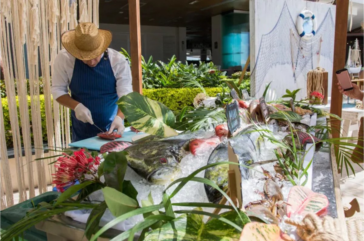 ENrouteComm's tweet photo. Villa Premiere Fish Market Enhances How Guests Eat Seafood in Mexico https://t.co/I3W3Hp4Sey
#Foodiechats #food #mexicanfood #PuertoVallarta @VisitMex @JaliscoEsMexico @villa_premiere #ENroute_Client https://t.co/rfxB9AE42h