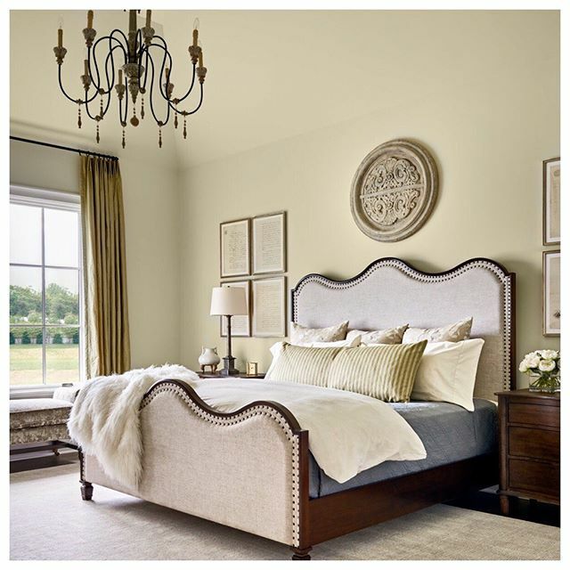 On rainy days like this, I really, really, really want to stay curled up in bed all day. Oh, and a heated mattress pad will change your life. That is all. (📸 @_dpphoto_; 🏡 @thestudioofchristopherphelps <a href="/arcadiahomesinc/">Arcadia Homes Inc</a>) ift.tt/3a9FjKF