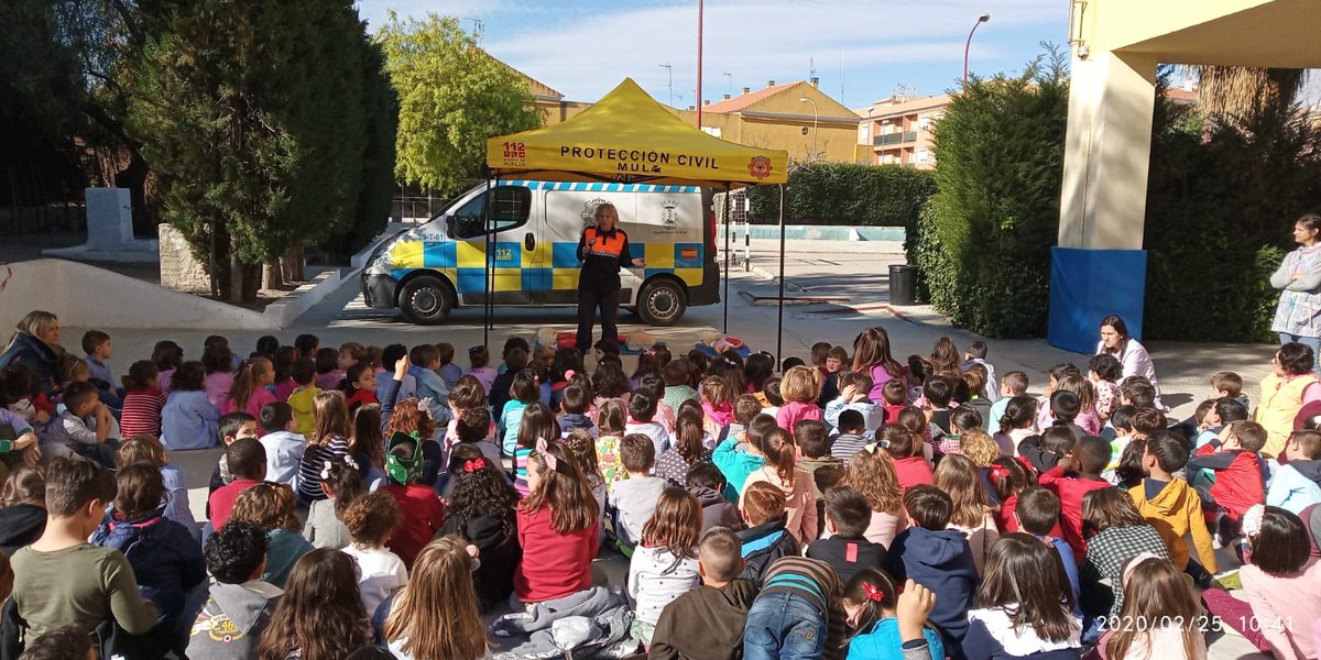 En la mañana de hoy #martes nos encontramos en el <a href="/AMPAanitaarnao/">AMPA CEIP AnitaArnao</a> enseñando a los escolares de dicho centro la maniobra de #rcp así como la de #Heimlich #formacionrcpescolar
