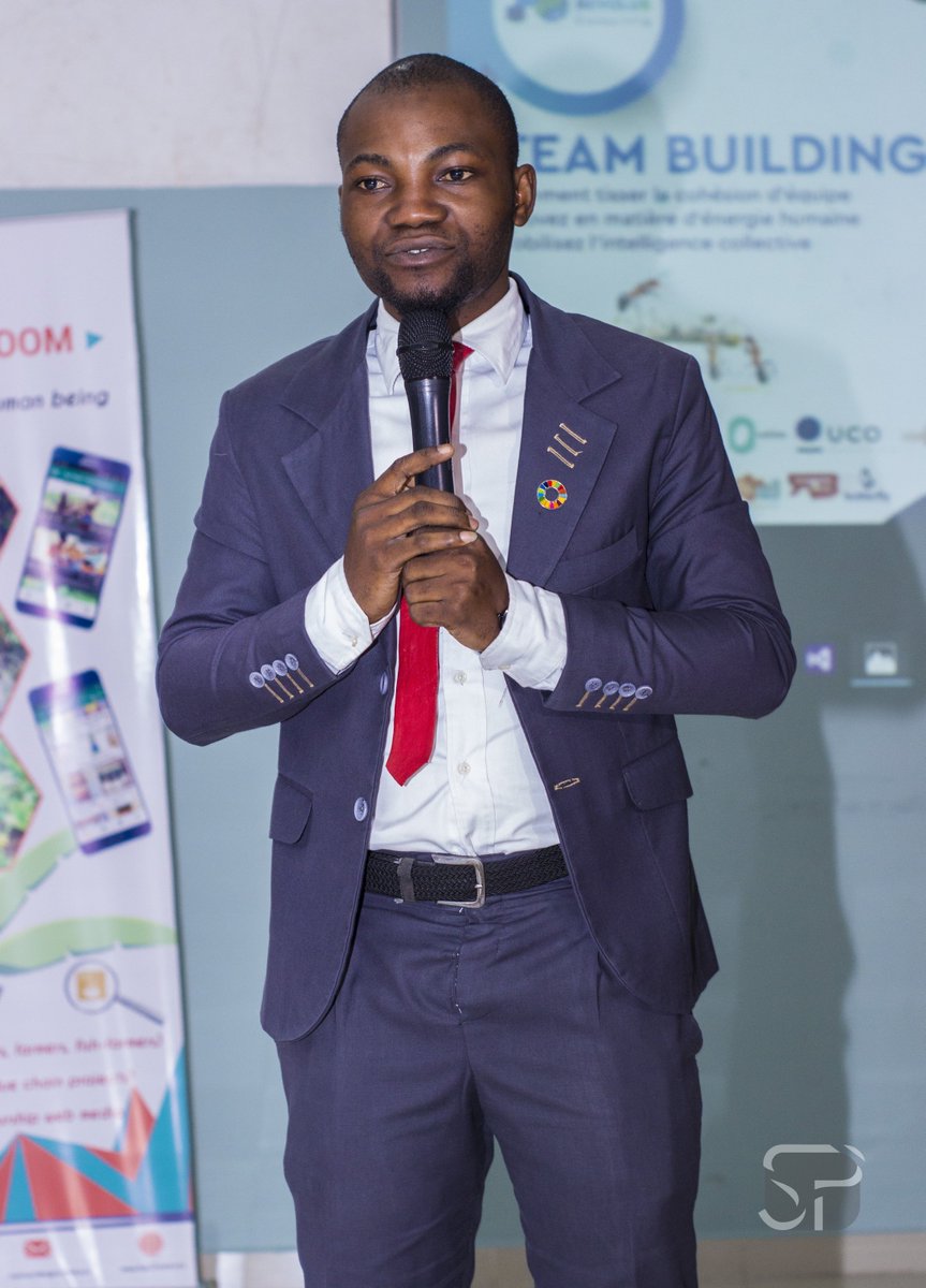 community_days's tweet photo. La 2e activité #CommunityDayBrazza a tenu sa promesse.

Il est question d'apprendre de l'expérience des autres et de découvrir l'audace des jeunes. @NarcissePK, @steve111MV @elwingomo. https://t.co/Z4H1TYHMDe