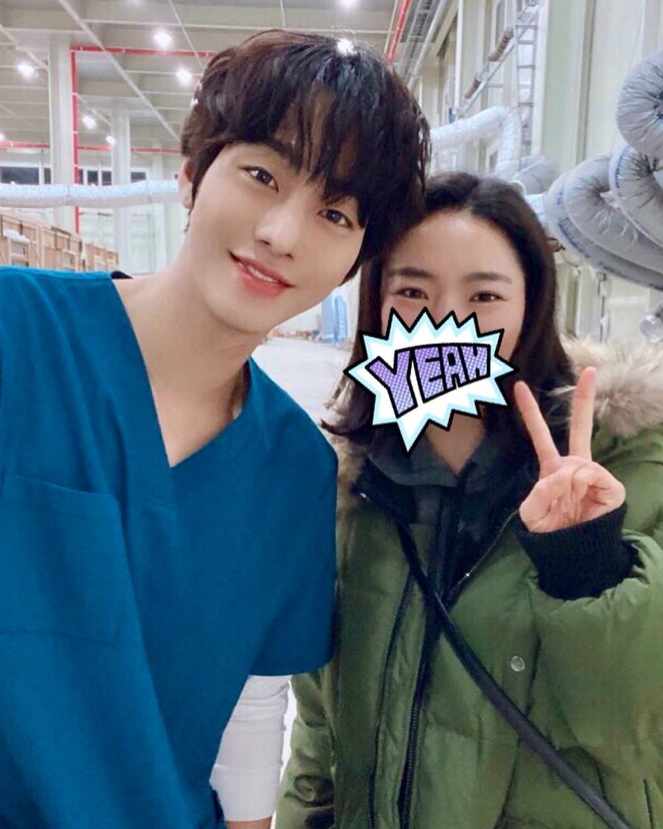 @bake_gamdang:주말에  #비건쿠키 챙겨서 고생하는 친구들 응원 겸,  #서우진 쌤,  #차은재 쌤도 볼 겸, 낭만닥터 촬영장에 갔다가 화면보다 오조오억배 더 멋진 두 분께 제대로 덕통사고 당하고 왔네요 이번 주 마지막 방송인 낭만닥터 김사부 끝까지 본방사수!! 최고시청률 갑시다!!  #안호섭