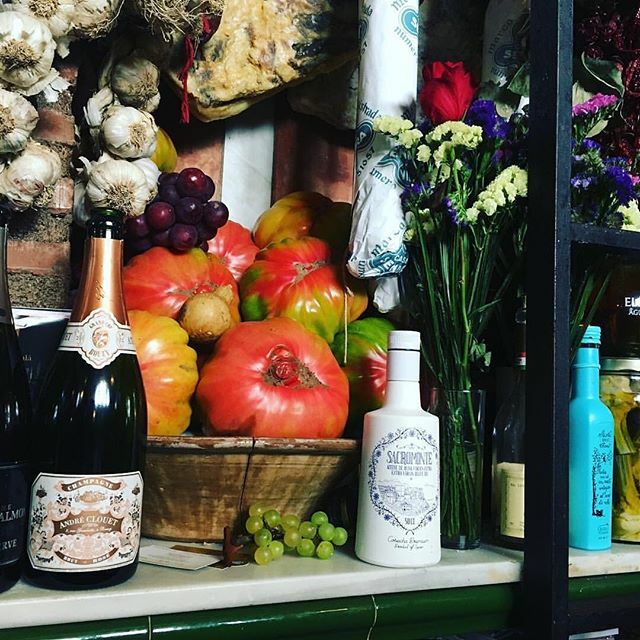 🇪🇸Hay bodegones que son únicos. Así es @tabernalatana, única y especial.
🇬🇧Special vegetables, selected products and unique wines at <a href="/latanagranada/">Taberna La Tana</a>. ift.tt/32qtaOu