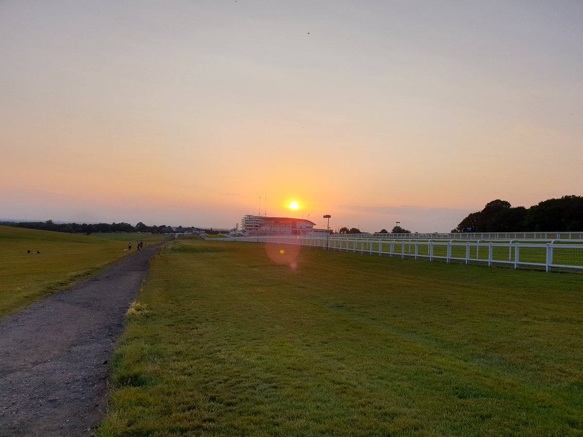 EpsomMental's tweet photo. @ESurreyPovCom comissioners meeting today @EpsomRacecourse. Really great discussion had,we started by thinking about What has been your greatest learning experience? What have you done that has taught you something   important inside or outside of education?
#povertycommission https://t.co/fvjtwWQnnn