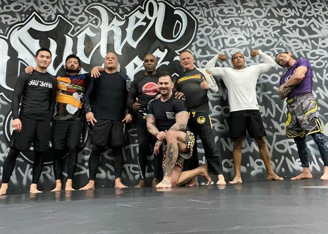 dereksbailey's tweet photo. 1 Blackbelt, 2 Brown, 5 Purple at 6am @suckerfree_morningmayhem @suckerfreejiujitsu taught by @sportbyte. Please try and tell me that you can find a more dedicated group that wake up at the crack of dawn everyday to beat each other up. #suckerfreejiujits… https://t.co/XHajr30AFj https://t.co/ZKFFnkJDeB