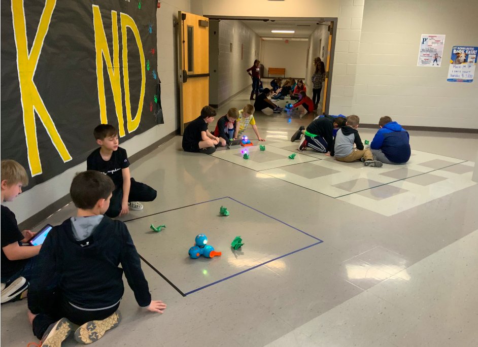 CVISLibrary's tweet image. Ss @CVIS17350 try robotics for the first time, learning the ropes of @WonderWorkshop #makewonder! Math, #stem, teamwork,  programming &amp;amp; fun= learning success!