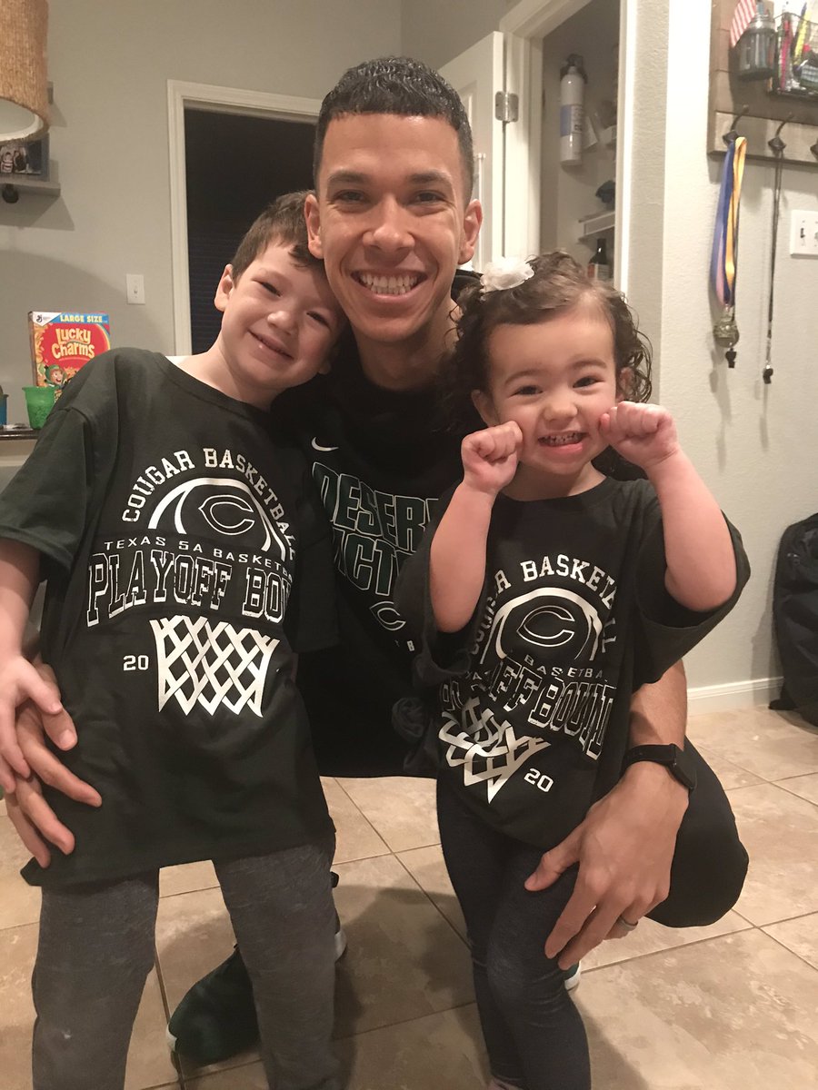 CoachWashHHS's tweet photo. My tribe! They are game day ready 🙌🏽🏀 https://t.co/EY5E3H9dYt