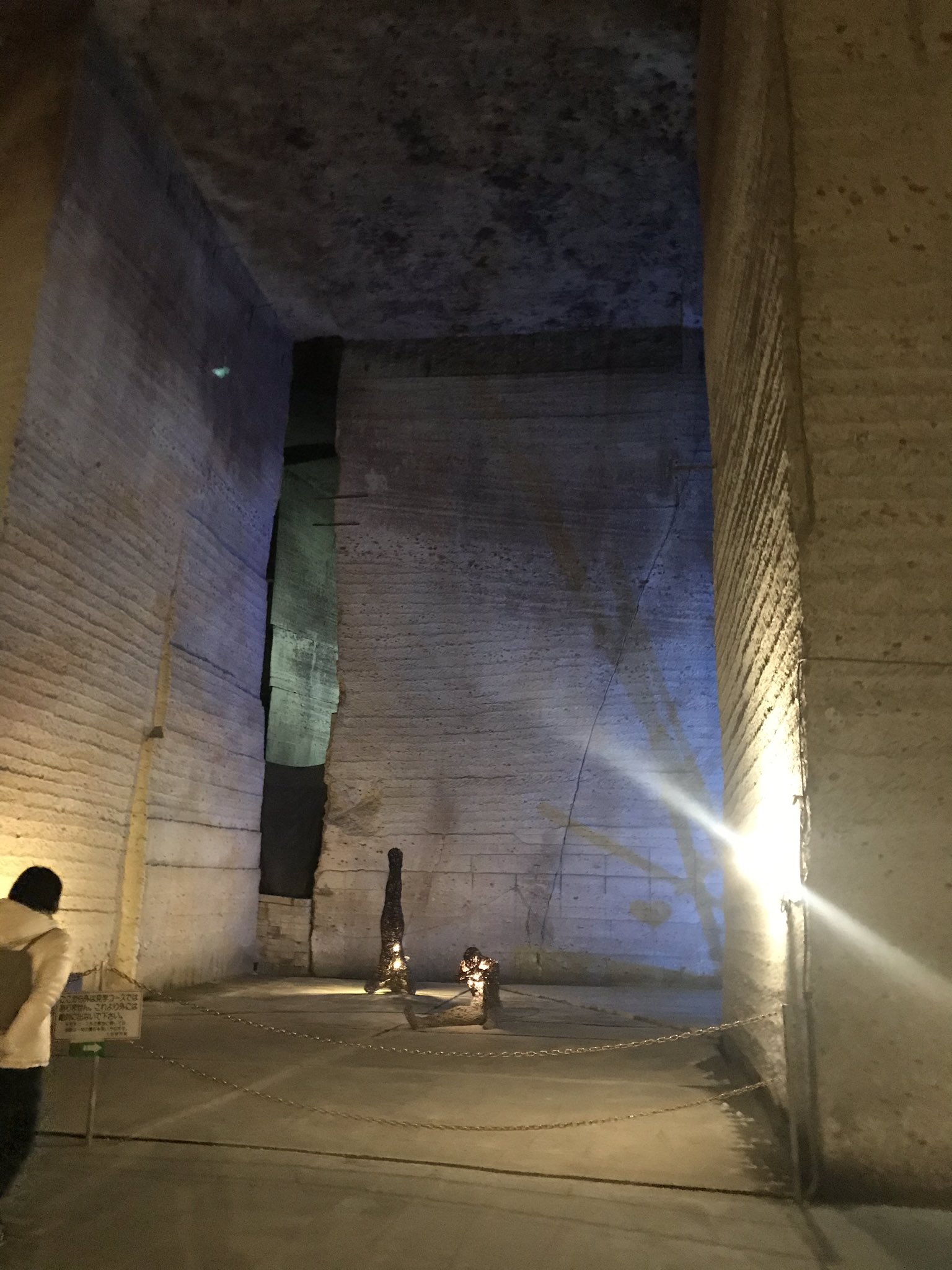 Yumiot ゆみ 先週 家族旅行で温泉へ行った帰り道 宇都宮の大谷資料館に寄りました リピートやキングダムや数多くの映画 ドラマの撮影場所で 図らずもロケ地詣りしてきました 大谷石の地下採掘場は気温4度 撮影はさぞ寒かったろう リピートする Yumiot ゆみ 先週 家族旅行で温泉へ行った帰り道 宇都宮の大谷資料館に寄りました リピートやキングダムや数多くの映画 ドラマの撮影場所で 図らずもロケ地詣りしてきました 大谷石の地下採掘場は気温4度 撮影はさぞ寒かったろう リピートする