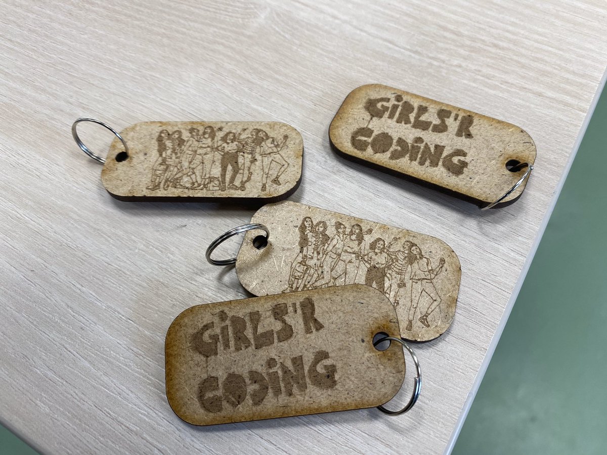 InformatiqueBP's tweet image. L’informatique et plus spécifiquement le code, ce sont aussi des applications techniques et industrielles. #GirlsRCoding visite les ateliers robotique et CAO- découpe laser du Groupe Saint Joseph . Merci aux équipes et aux étudiants passionnés. 👍🏻