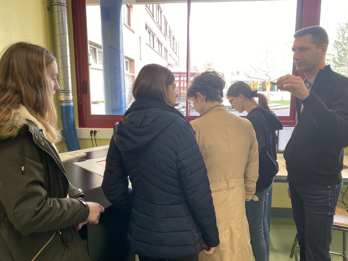 InformatiqueBP's tweet image. L’informatique et plus spécifiquement le code, ce sont aussi des applications techniques et industrielles. #GirlsRCoding visite les ateliers robotique et CAO- découpe laser du Groupe Saint Joseph . Merci aux équipes et aux étudiants passionnés. 👍🏻