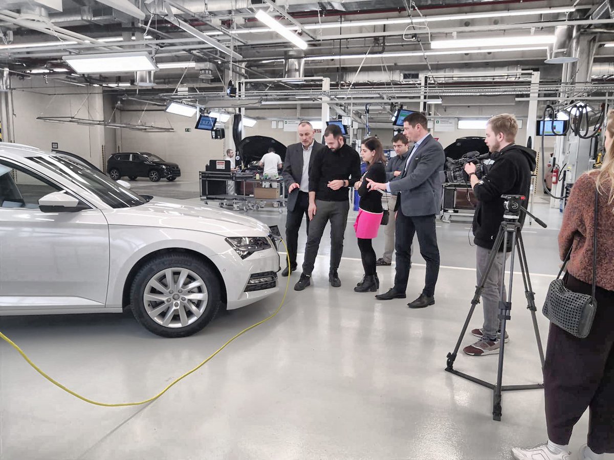 MarSpittova's tweet image. Today in the #Kvasiny plant: reportage about production of the plug-in hybrid #SuperbiV soon to be published by Radio Free Europe. 
@skodaautonews