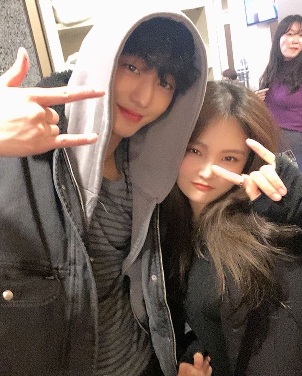 [2020.02.25]@xzyulzx insta:민재오빠랑 눈싸움하는중ㅋㅋㅋ누가봐도 내가 졌다 ...귀염댕 지안언니 내가 좋아하는 나무 오빠 예쁘고 털털한 성경언니 우리엄마도 좋아하는 효섭오빸ㅋㅋ까지 다들 보고싶을거에용 https://www.instagram.com/p/B8-nho1lRQb/&nbsp; #낭만닥터김사부2  #서우진  #안효섭  #seowoojin