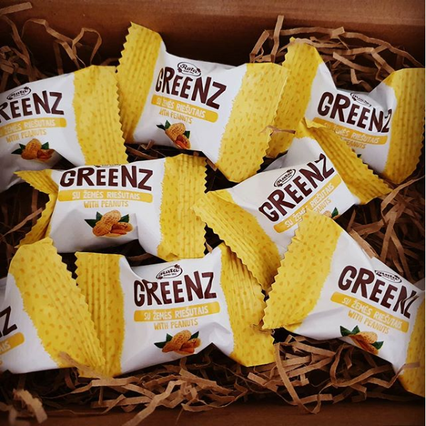 SweeganUk's tweet photo. Greenz peanuts sweets of exceptional flavour are made of dried dates and peanuts, covered with 96 % chocolate #vegans #vegan #sugarfree #greenlife #noaddedsugar #veganuk #sweetsforsale #naturalsweets #vegetariansweets #veganfood #vegansuk #vegetarianfood #sweetsuk #ukvegans https://t.co/dJE5QHKJUG