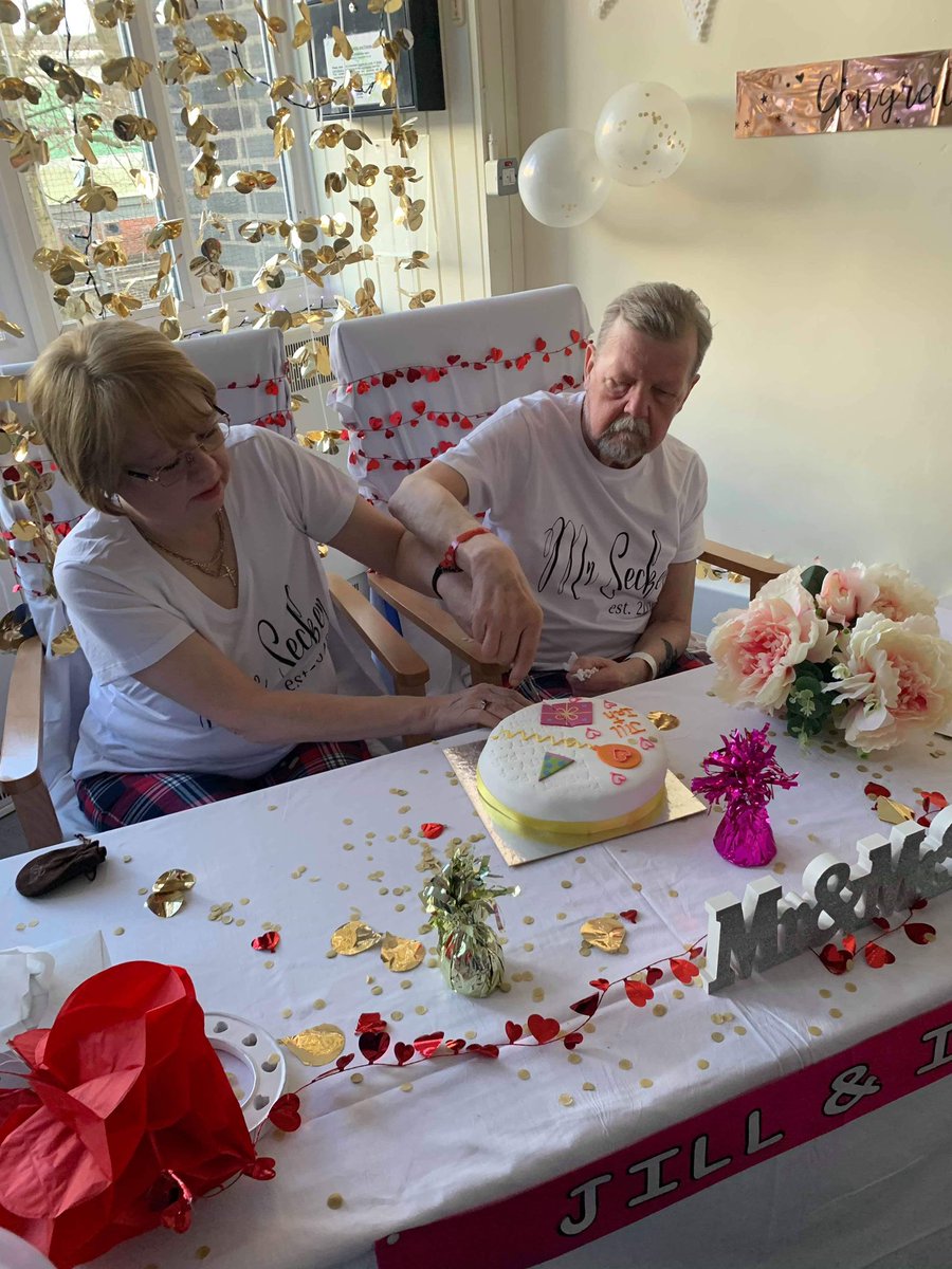 Sharono78887886's tweet image. So pleased to help one of our patients celebrate his wedding on ward F5!  It was a lovely celebration ❤️ @CardiologyWtwa @himynameisjaneg @Pjoynson78 @WythenshaweHosp @Dmurray_HL #whatmatterstome #patientexperience #loveisintheair