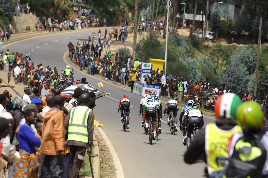 ERnBgnwWkAIE63Y?format=jpg&name=medium