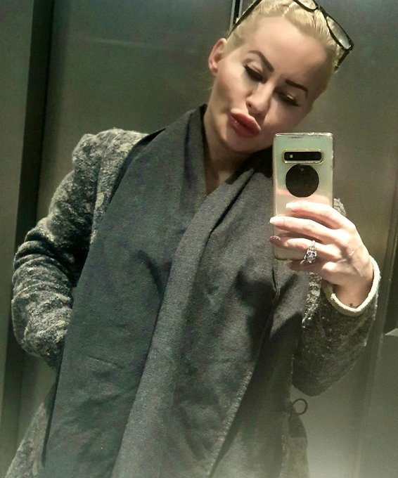 Good morning &hearts;️ #GoodMorning https://t.co/MDbq8zwNiu<a href="/tag/goodmorning"class="tags">#GoodMorning</a>