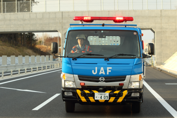 Jaf On Twitter 赤以外にも色がある 各色の回転灯の意味とは Jafレッカー車に使用される回転灯は赤色ですが それ以外に も黄色や青 紫のものもあります それぞれに意味があり 紫はクルマの故障などによる停車を後続車に知らせる目的で使用 その他の色の