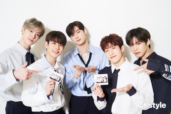 Kstyle_news's tweet photo. 【プレゼント】#ASTRO 直筆サイン入りポラを2名様に！

・@Kstyle_newsをフォロー＆このツイートをRTで応募完了
・応募〆切は2/27（木）11:00

インタビューはこちら▼
https://t.co/R8tkHQKCCA https://t.co/HqvhReFyKd