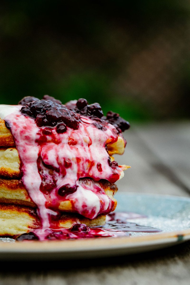 Get stuck into these mad stacks for #PancakeDay! Available with fruit compote and creme fraiche or crispy bacon and maple syrup 👌 

📸 <a href="/keownphoto/">Keown</a>