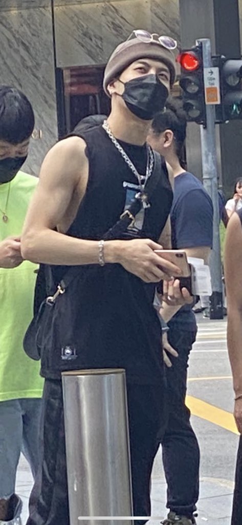 AhgaWang1's tweet photo. An ahgase spoted Jackson in Singapore today 👀

Im scared 😵 https://t.co/xoXleWGF1E
