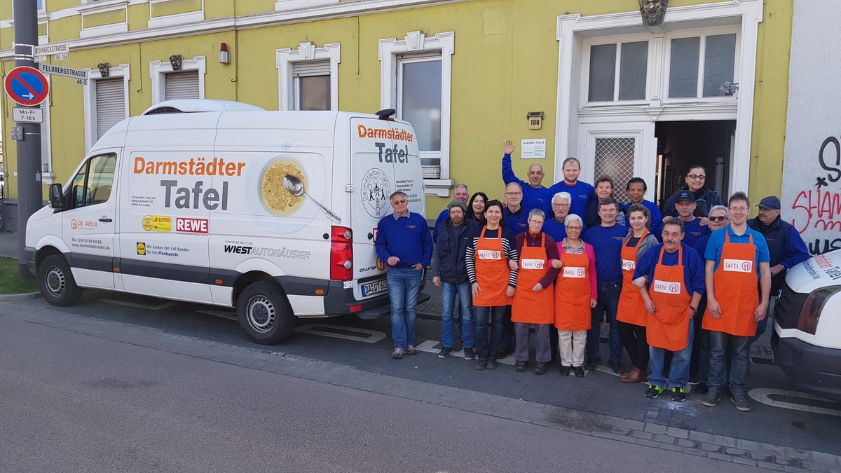 Sie retten Lebensmittel vor der Tonne und  versorgen damit bedürftige Menschen 👌. So einfach und wirkungsvoll ist das Konzept der #Tafeln. Desahlb unterstützen wir die #Spendenkampagne der Tafel in #Darmstadt auf @betterplace_org ❤️! 👉bit.ly/2Vr3Si5