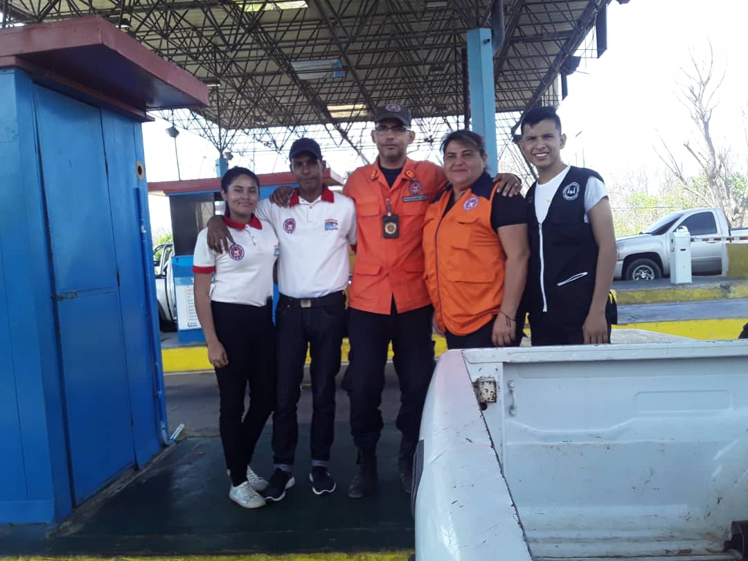 pcad_zulia's tweet photo. #CarnavalesSeguros2020 Desde el Peaje La Chinita, oficiales de @pcad_zulia se mantienen en punto de control para la atención de los temporadistas @TiberioPSUV @PCZuliaGBZ @PCivil_Ve @ONAoficial https://t.co/LvEXIYxQiF